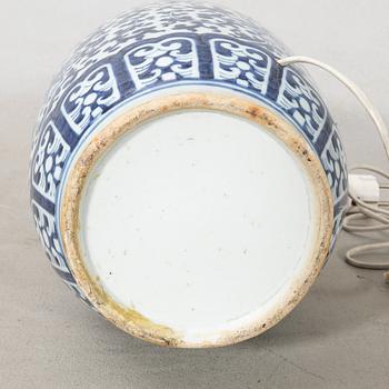 Bordslampa Kina 1900-tal porslin.