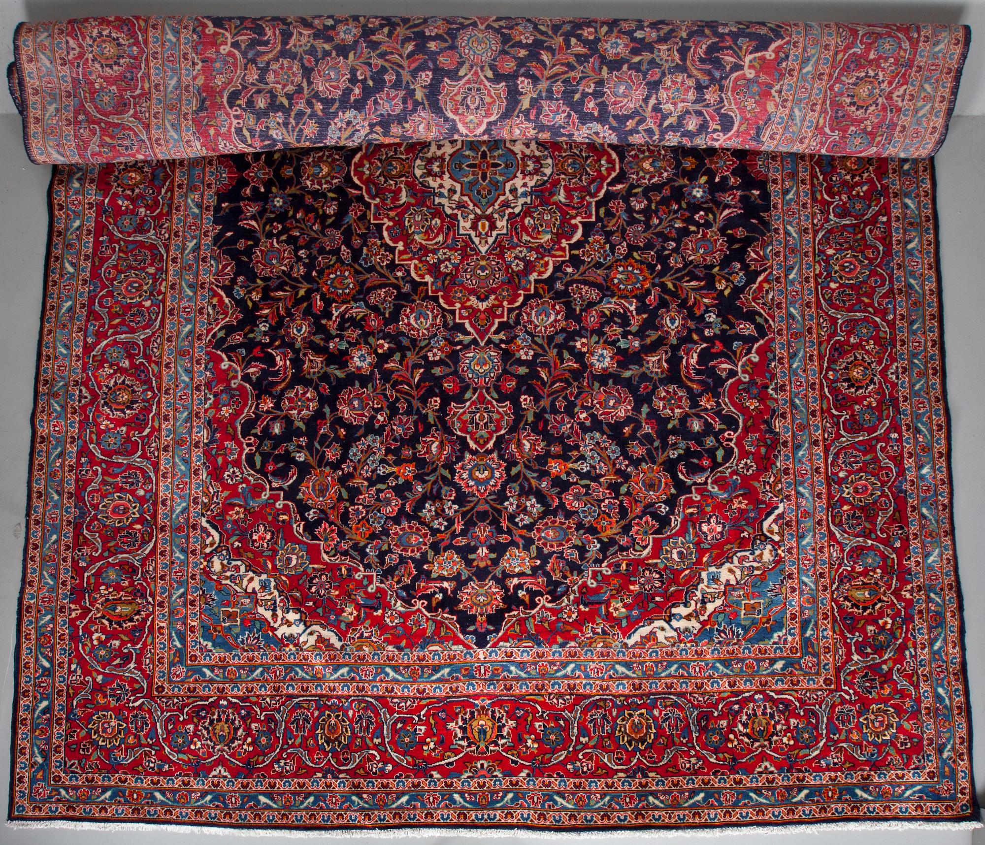MATTA, Keshan, ca 415x303 cm.