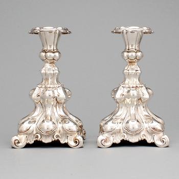 LJUSSTAKAR, ett par. Silver, barockstil, 1900-tal.