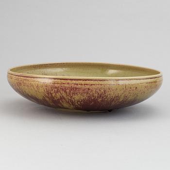 Henning Nilsson, a set of three stoneware bowls for Höganäs, 1966, 1969 and 1984.