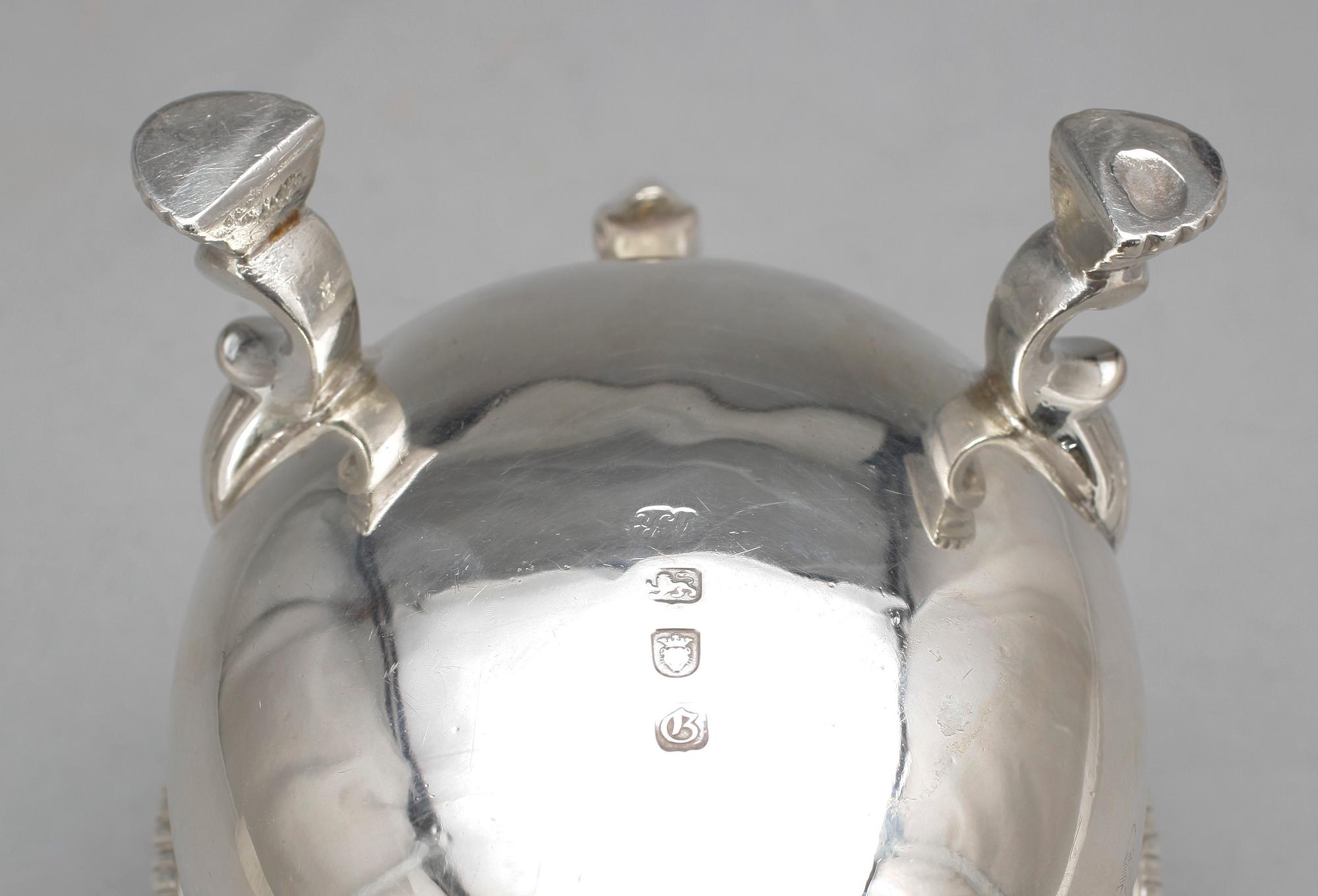 SÅSSNIPA, silver, William Robertson, London, troligen 1760. England totalvikt ca 513g.