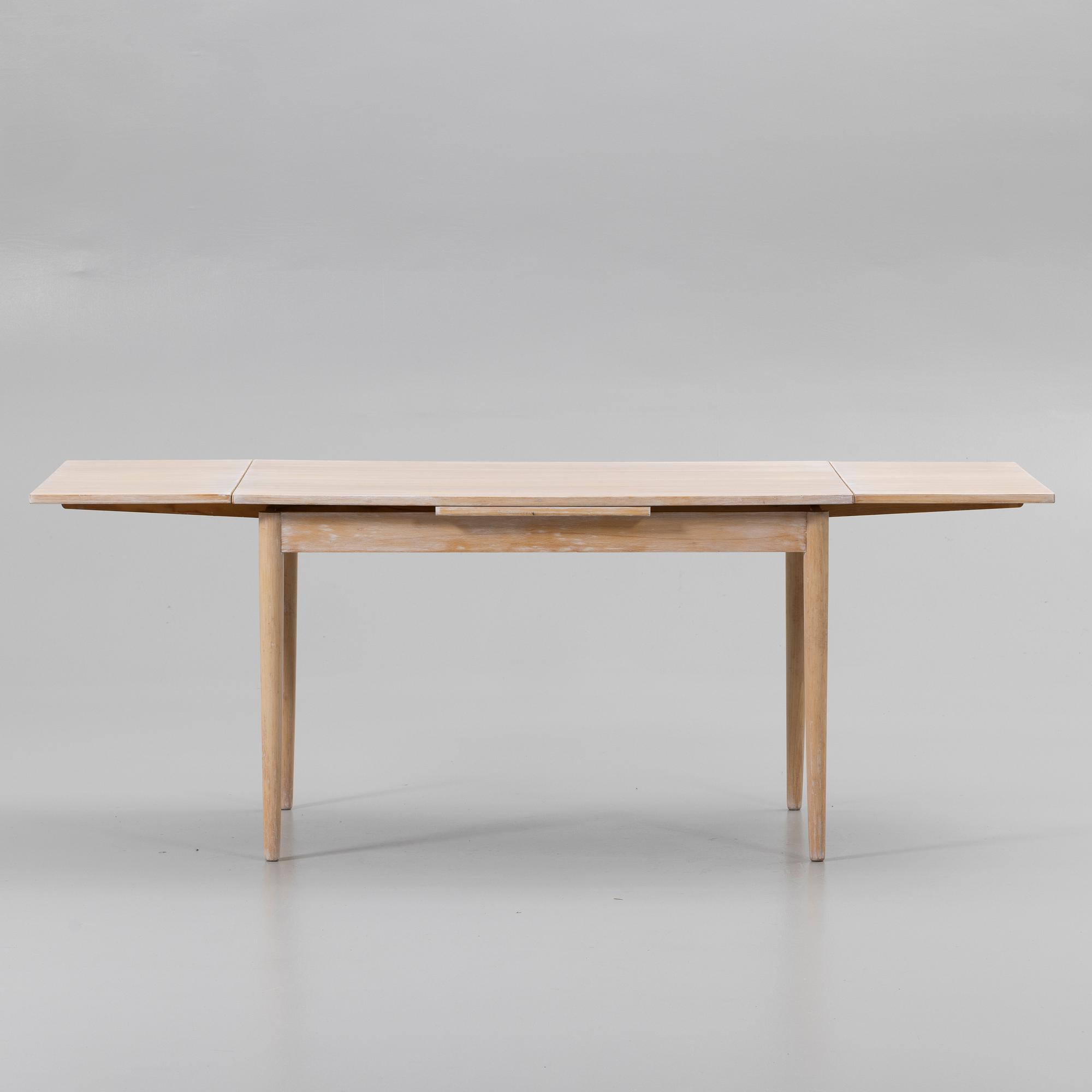 Bord, troligen modell 105, Farstrup, Danmark, 1900-talets andra hälft.