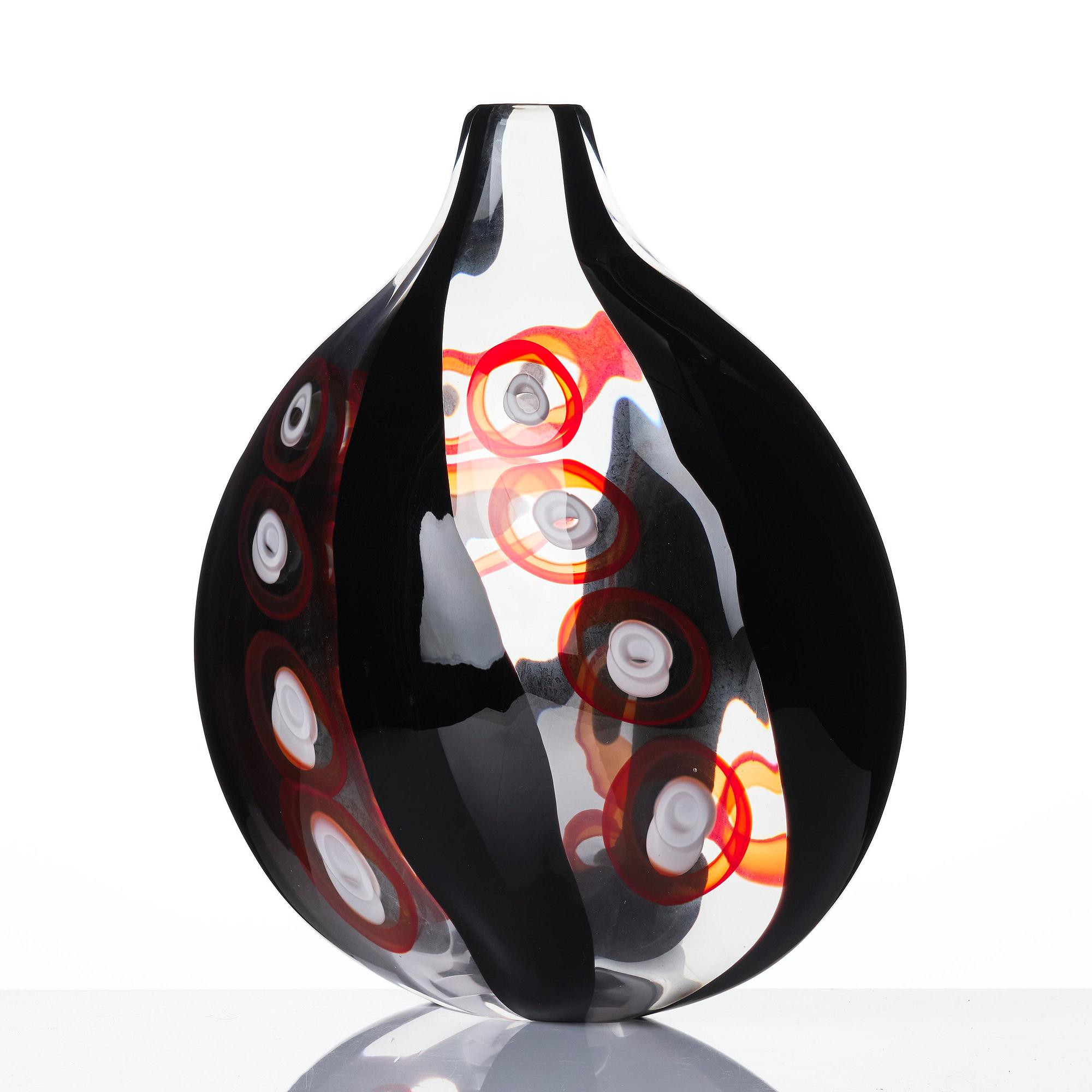 Ann Wåhlström, a unique glass vase, BMI Studios, Seattle, USA, 2007.