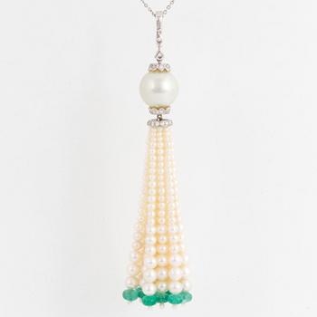 COLLIER, med odlade pärlor , diamanter och smaragdpärlor.
