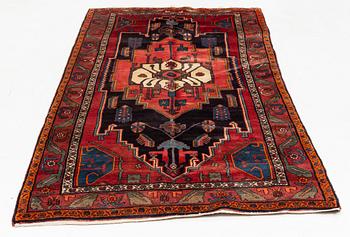 An oriental rug, ca 286 x 127-135 cm.