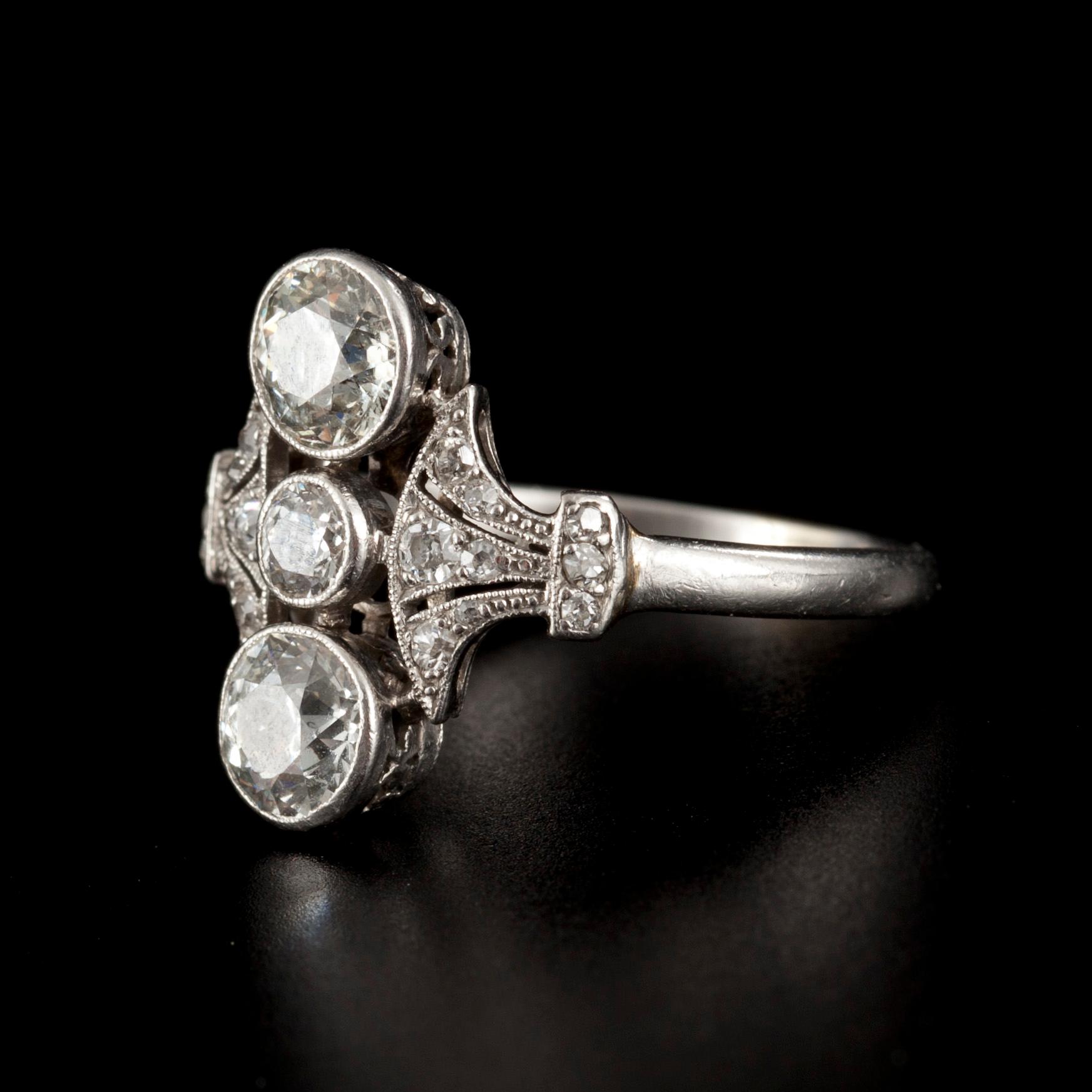RING, antikslipade diamanter ca 1.5 ct. TW/SI-P. Platina. Vikt 4,17 g.
