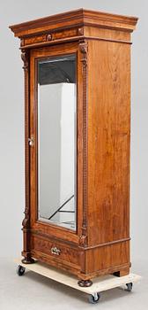 KLÄDSKÅP, nyrenässans, 1800-talets slut.