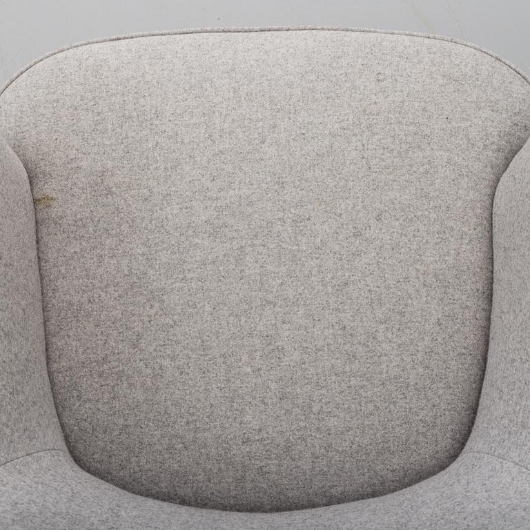 A 'Hemmakväll' easy chair by Carl Malmsten, late 20th century.