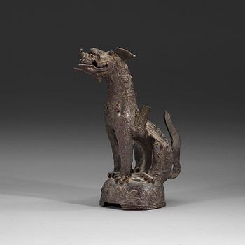 235. DRAKHUND, brons. Ming dynastin (1368-1643).