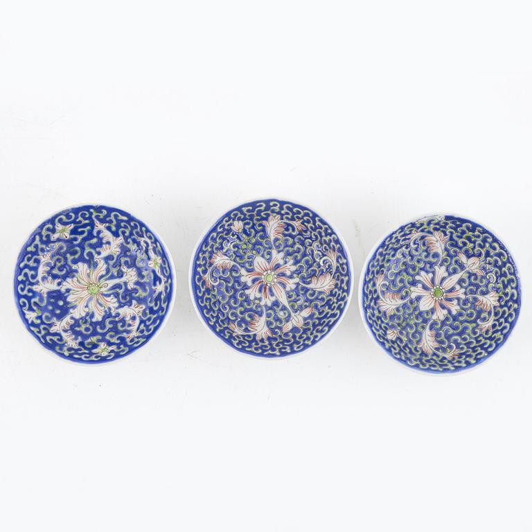 Five porcelain bowls, China, 20th century.