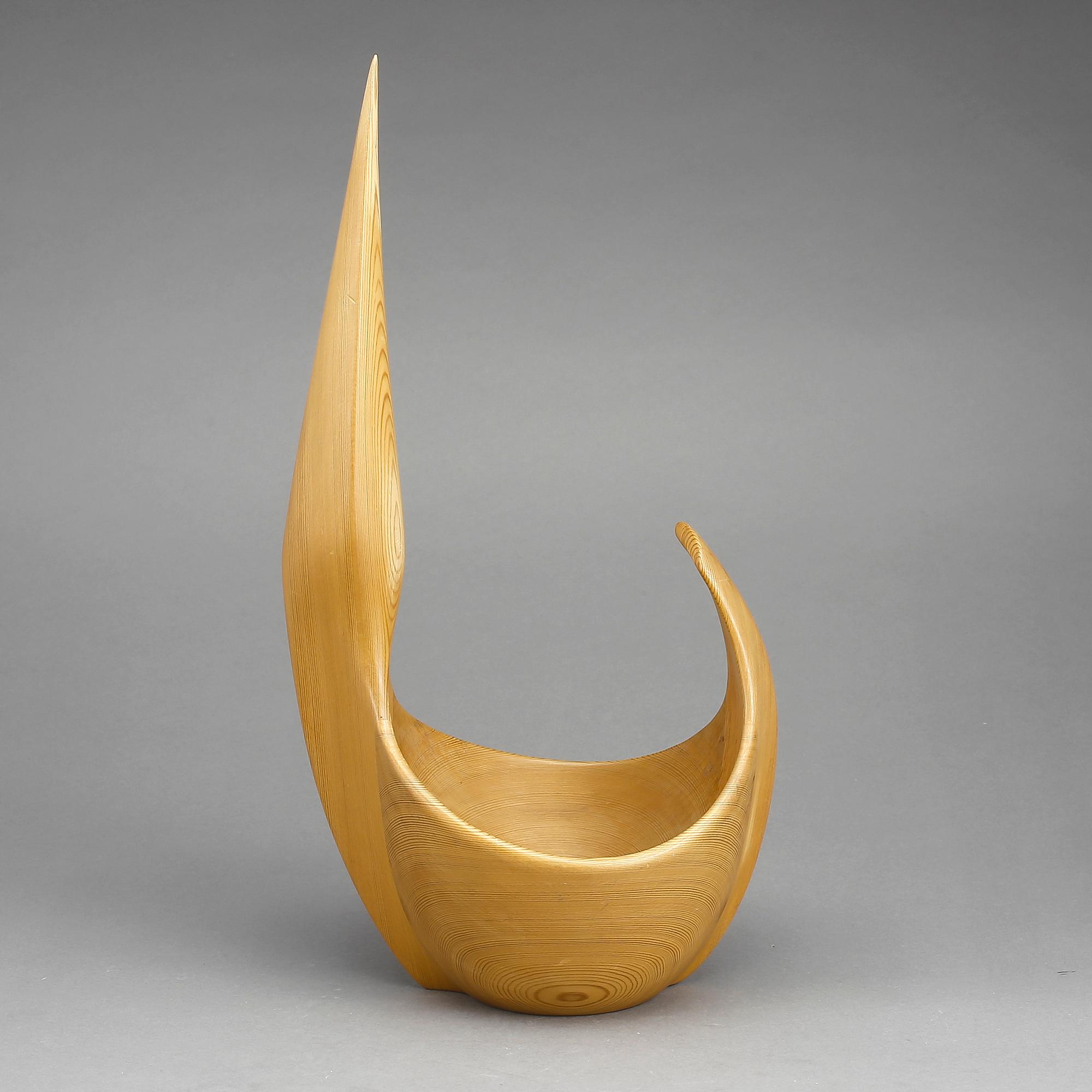 SKÅL, snidad och skulpterad furu, Johnny Mattsson, monogramsignerad, 1950/60-tal.