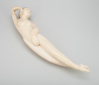 An ivory sculpture/medicin doll, Qing dynasty, ca 1900.