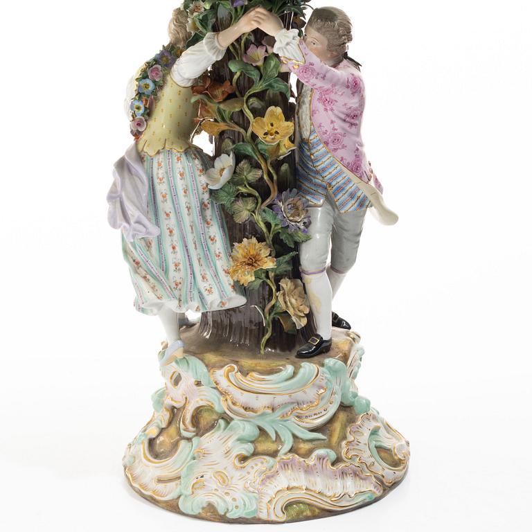 Meissen, A large polychrome reticulated porcelain basket on a pedestal with dancing figures, 19th century.