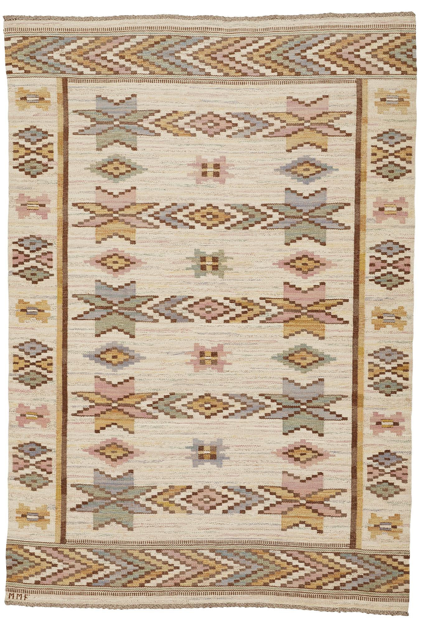 Märta Måås-Fjetterström, Matta, "Vit botten", rölakan, ca 293-301,5 x 201,5-205 cm, signerad MMF.