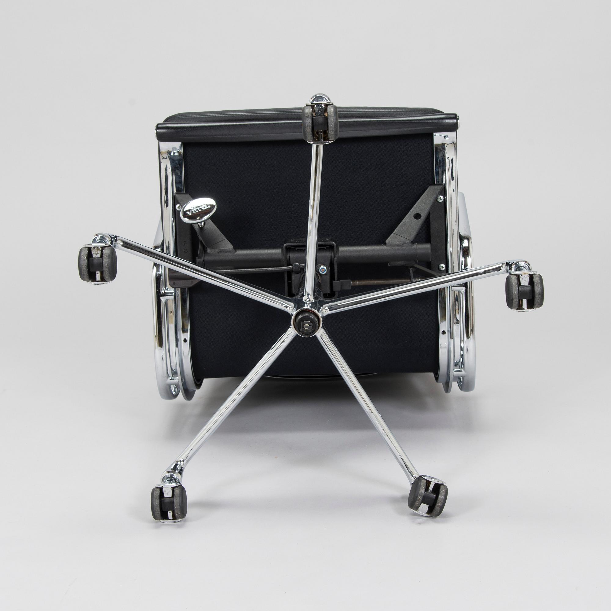 Charles & Ray Eames, Kontorsstol, "Soft Pad Chair EA 219, high backrest", Vitra. 2000-tal.