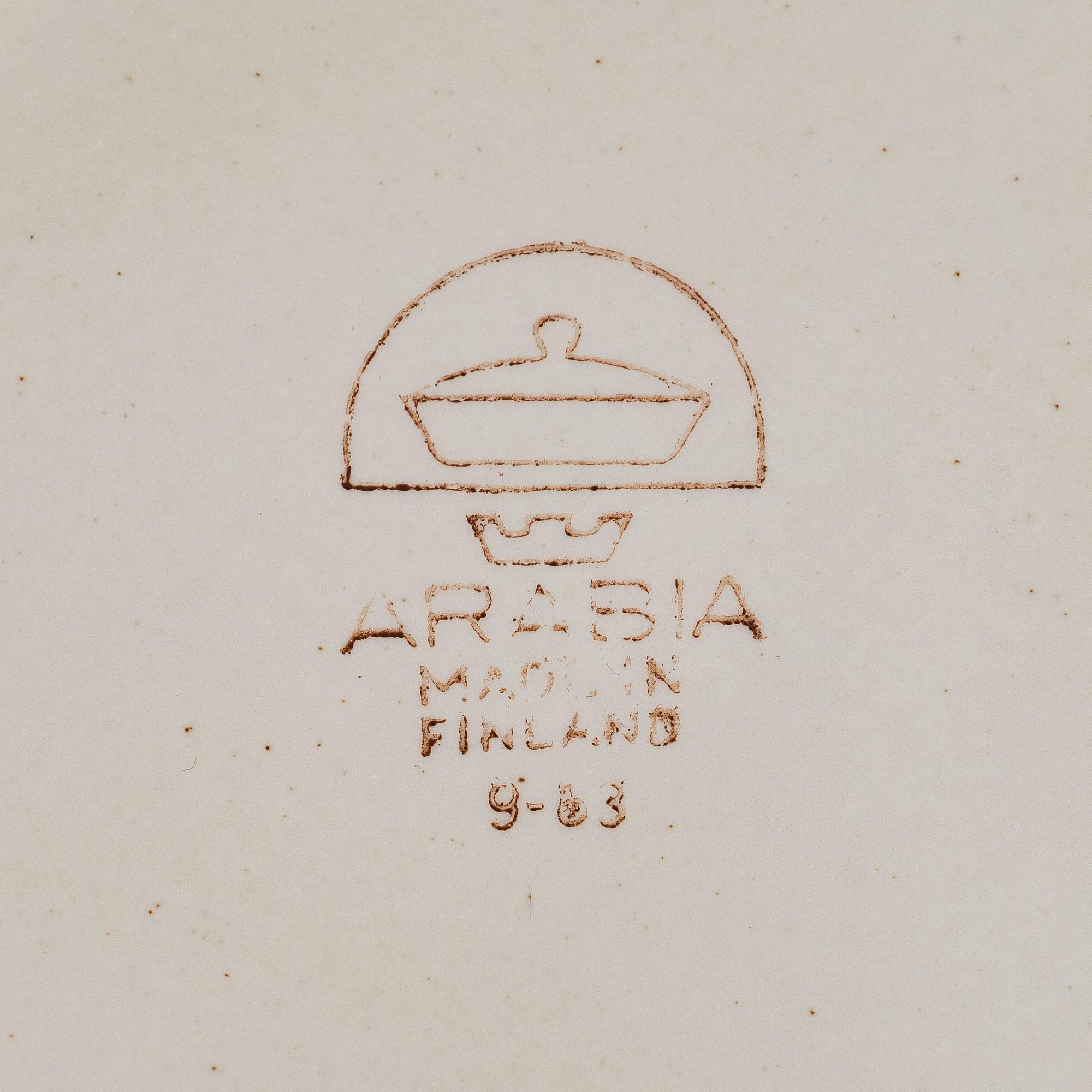 Ulla Procopé, Tekoppar och assietter, 12 delar, "Rosmarin", stengods. Arabia 1961-74.