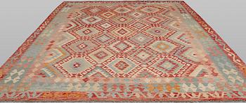 A Kilim carpet, approx. 338 x 265 cm.