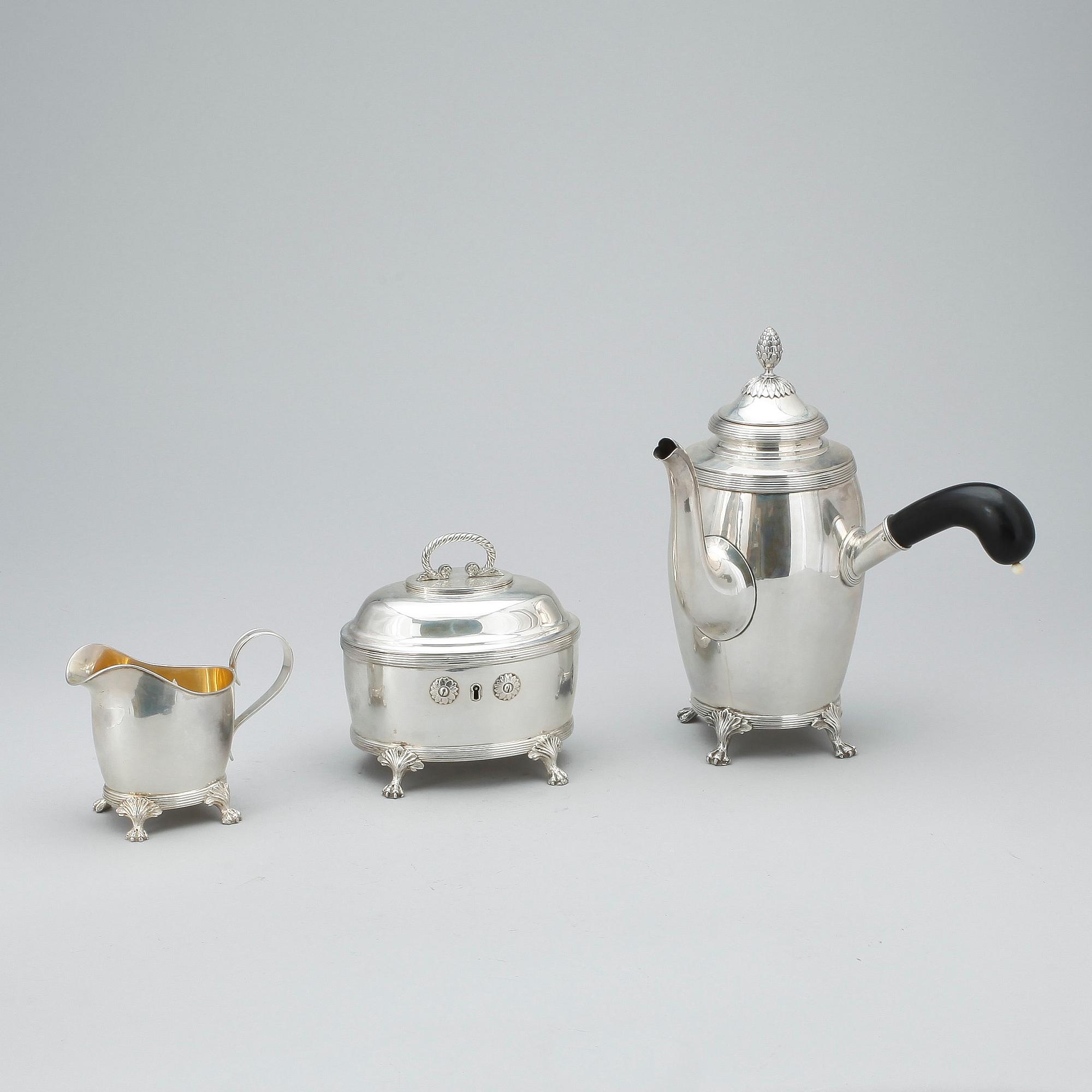 KAFFESERVIS, 3 delar, silver, empirestil, CG Hallberg, Stockholm 1910. Tot ca 1300 gram.