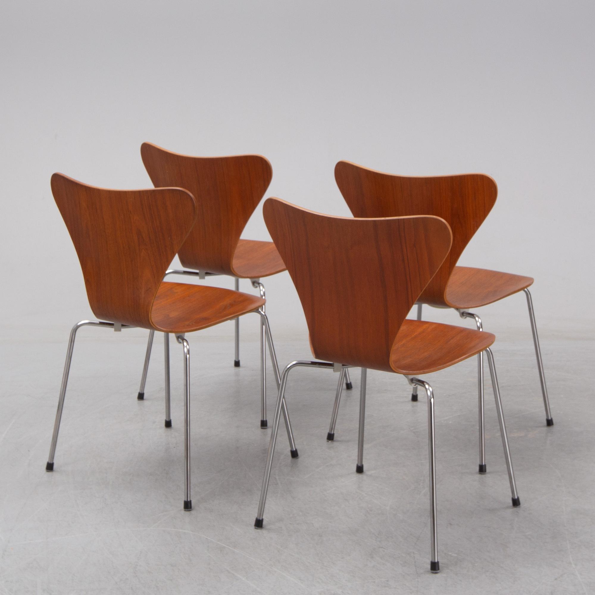 Arne Jacobsen, stolar, 4 st, "Sjuan", Fritz Hansen, Danmark.