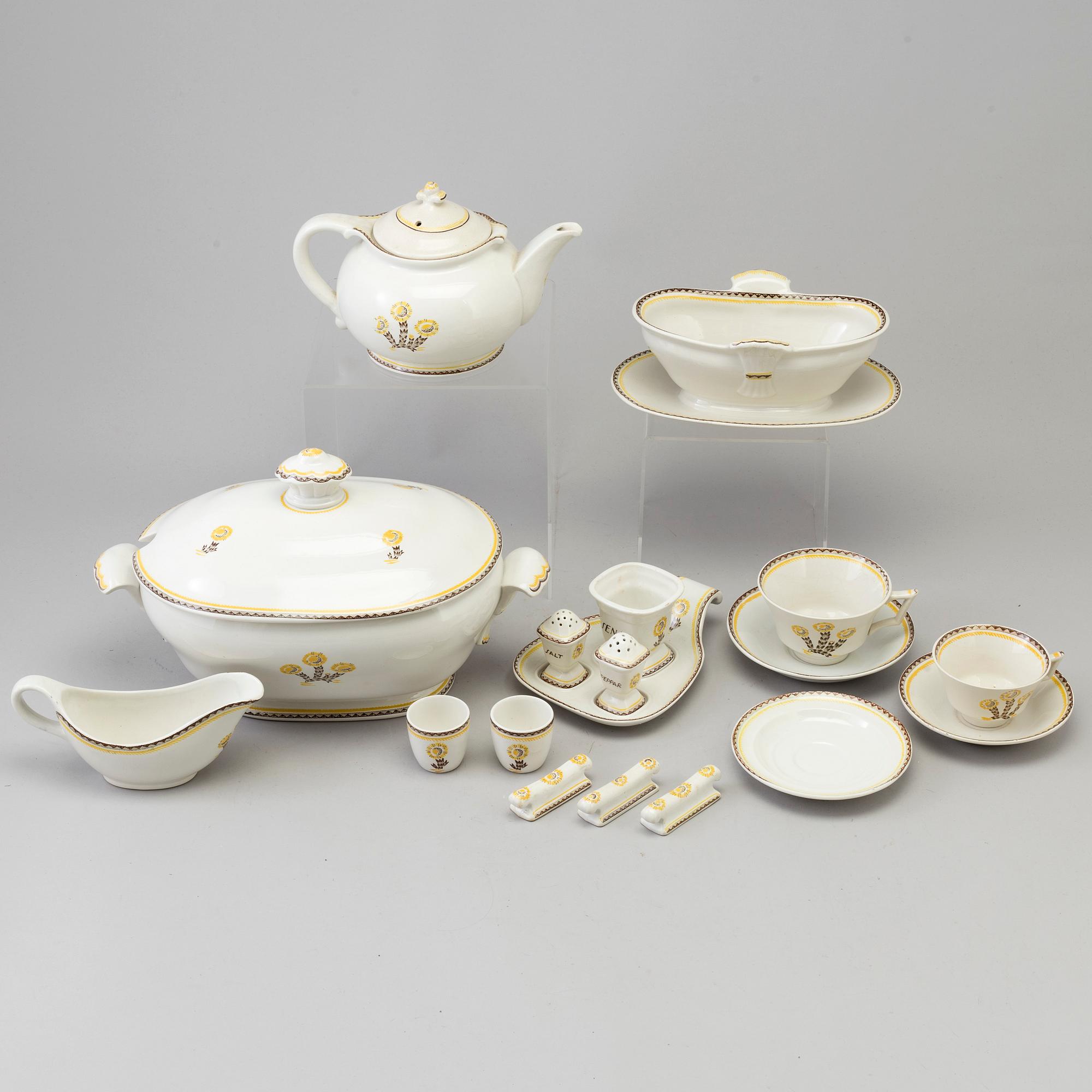 WILHELM KÅGE, servis, 87 delar, flitgods, "Tussilago", Gustavsberg, cirka 1930-tal.