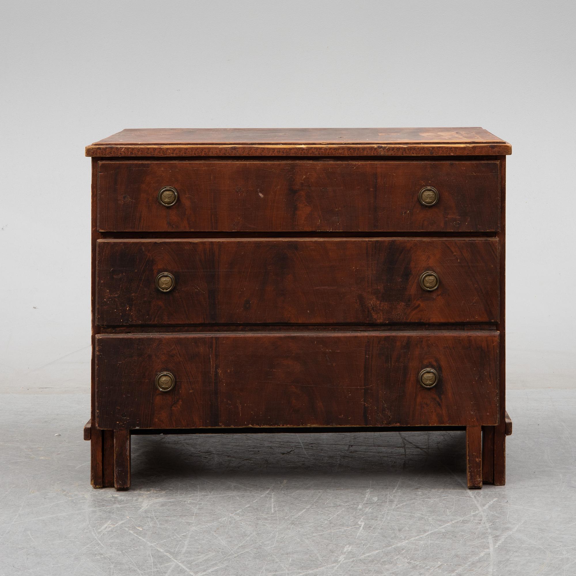 A painted Swedish chest of drawers, mid 19th century.