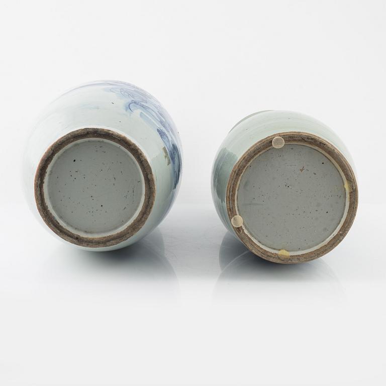 A set of two Chinese vases, late Qing dynasty/early 20th Century.