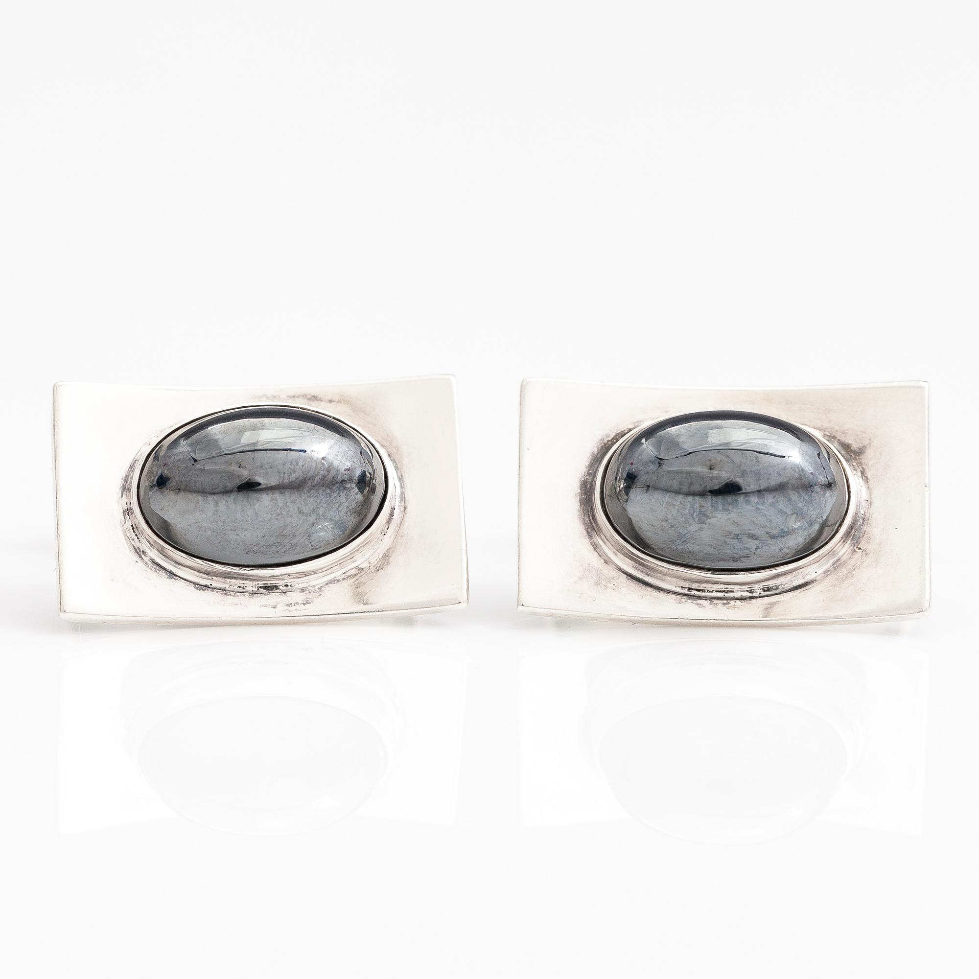 A set of three pairs of silver cufflinks with hematite, tigers eye and granite. Turun Hopea and Osvald Mättö.