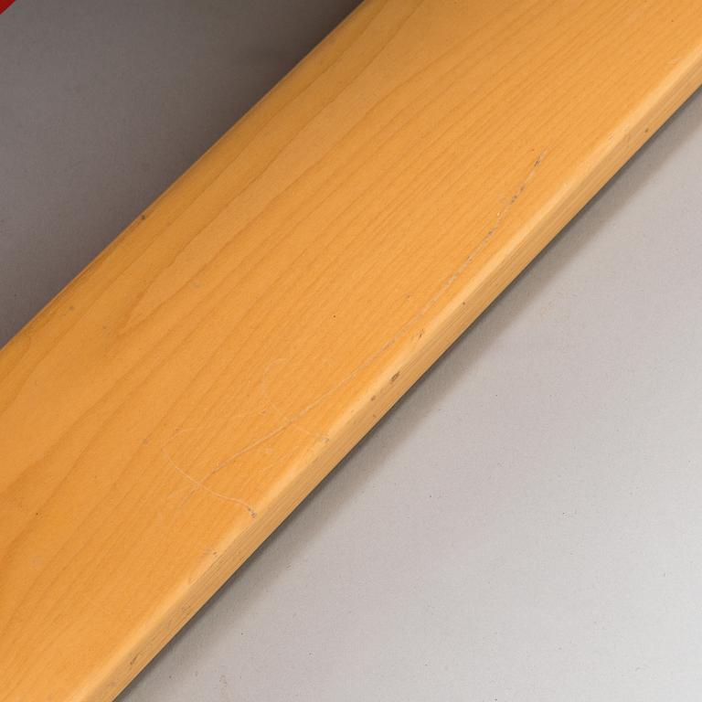 Alvar Aalto, nojatuoli ' High back tank'  E400 för Artek 1999. Ben af Sculten, rahi 445 Artek 1999.