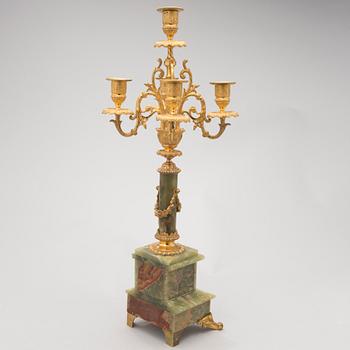 KANDELABER, alabaster och förgylld mässing, 1900-talets mitt.