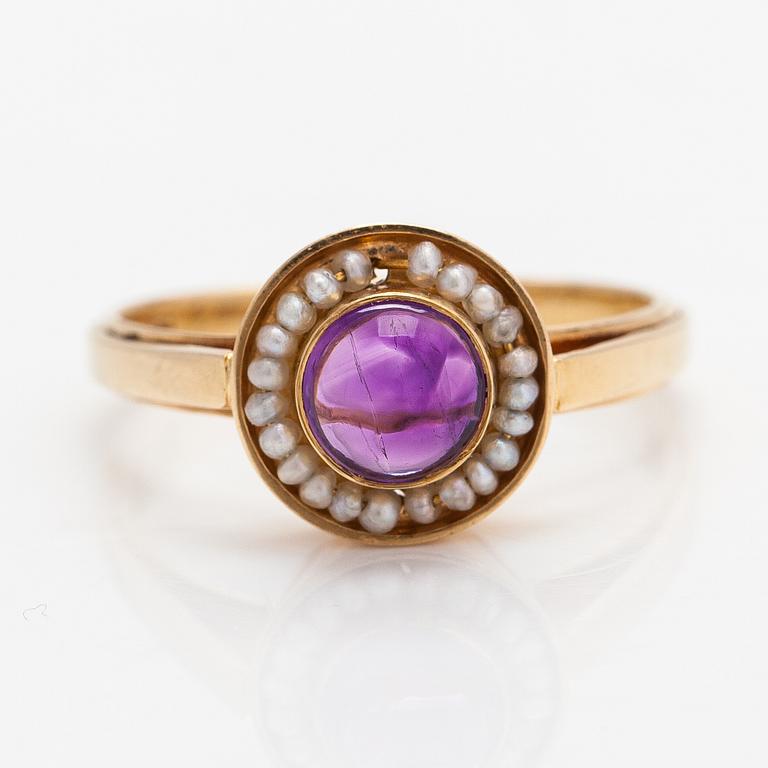 Ring, 18K guld, ametist och odlade pärlor. Heribert Engelbert, Stockholm 1956.