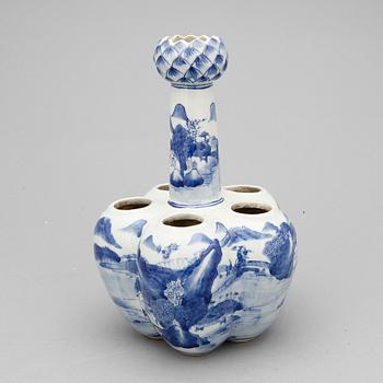 TULPANVAS, porslin Kina Kangxistil, 1900-tal.