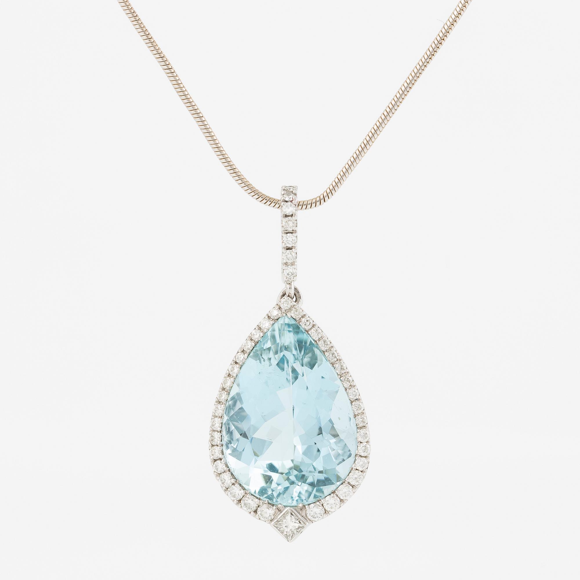 Hängsmycke, Sørsand, 18K vitguld med droppslipad akvamarin och prinsess- och briljantslipade diamanter.