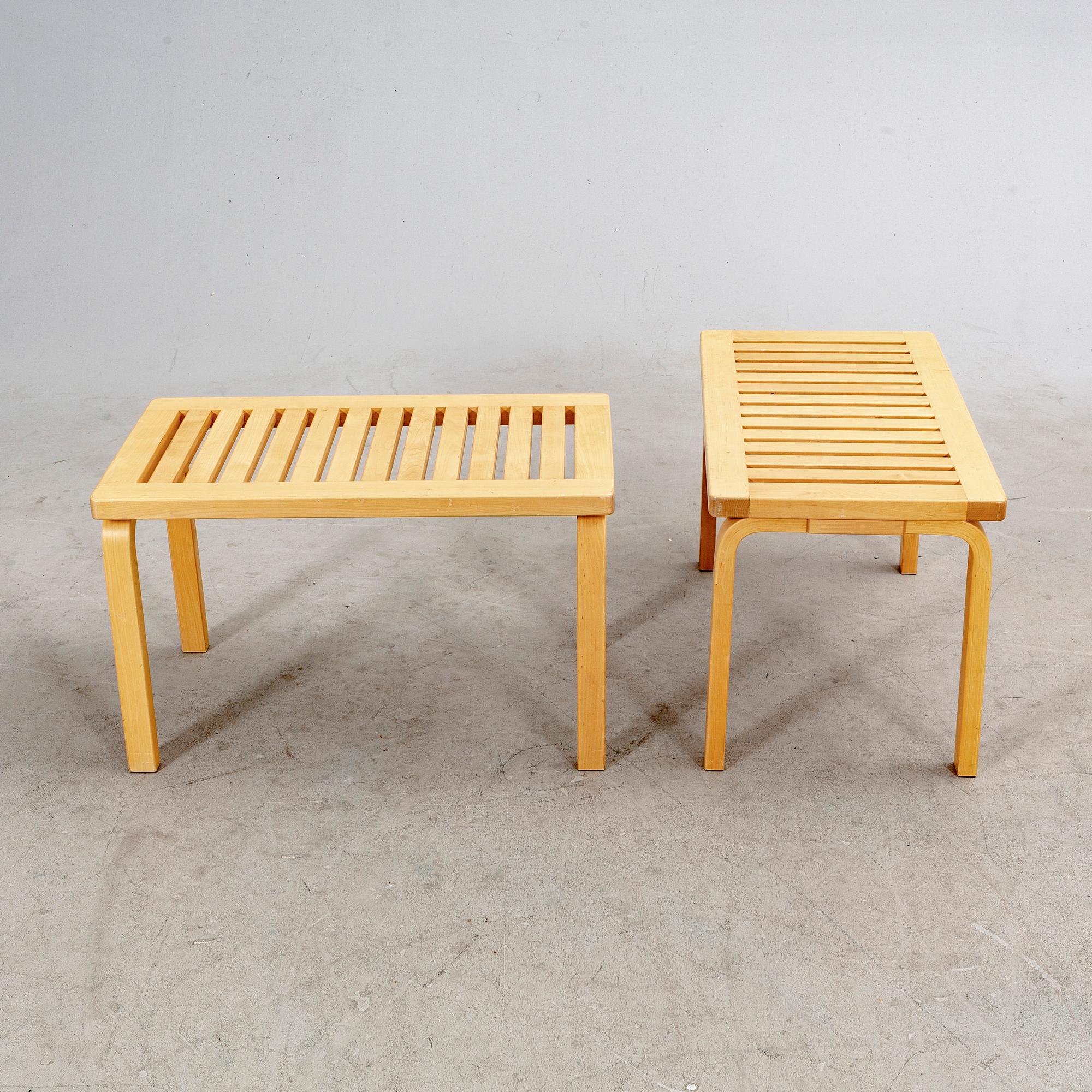 Alvar Aalto,  bänkar ett par modell 153 2000-tal.