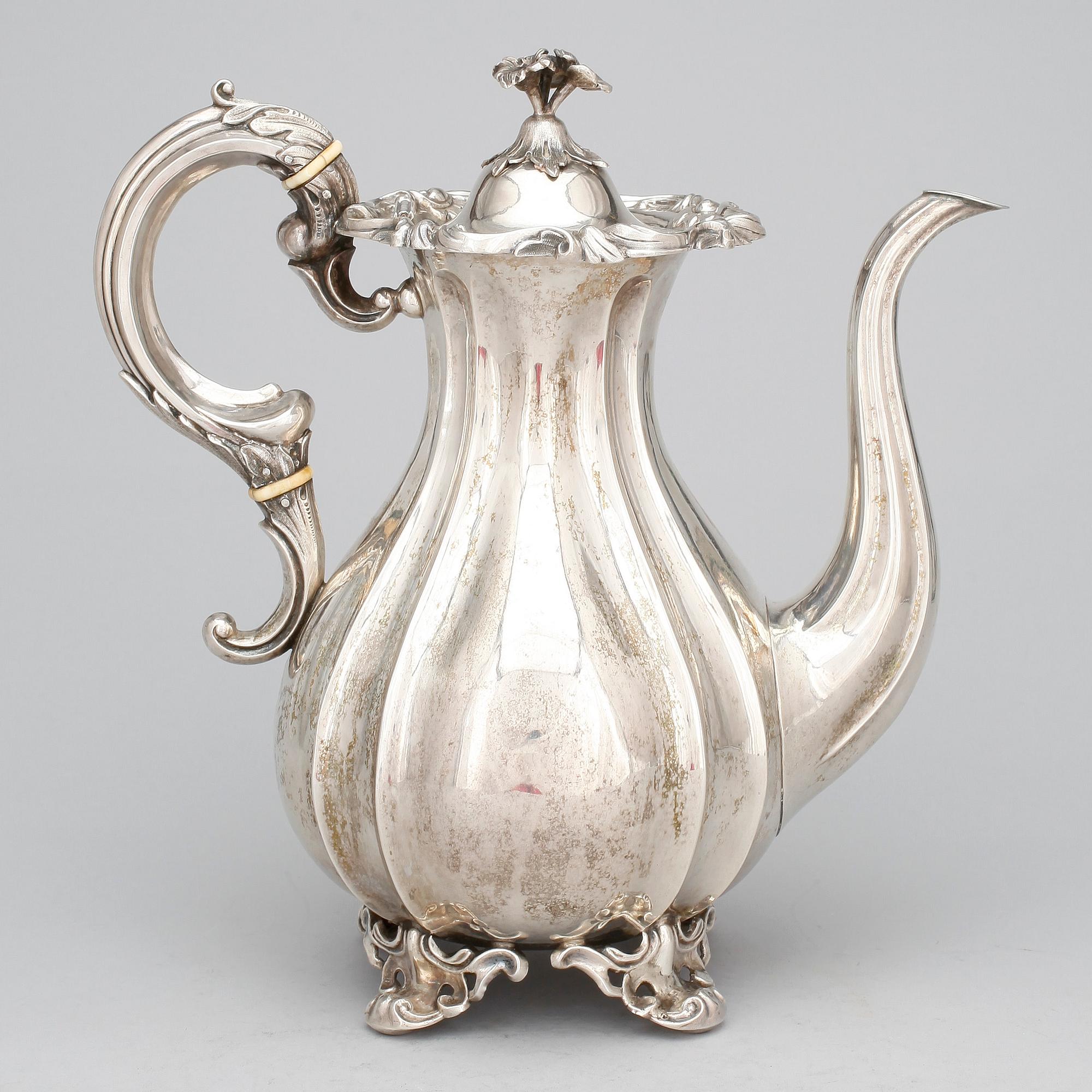 KAFFEKANNA, silver, Christian Hammer, Stockholm, 1859, Tot vikt 633 gram.