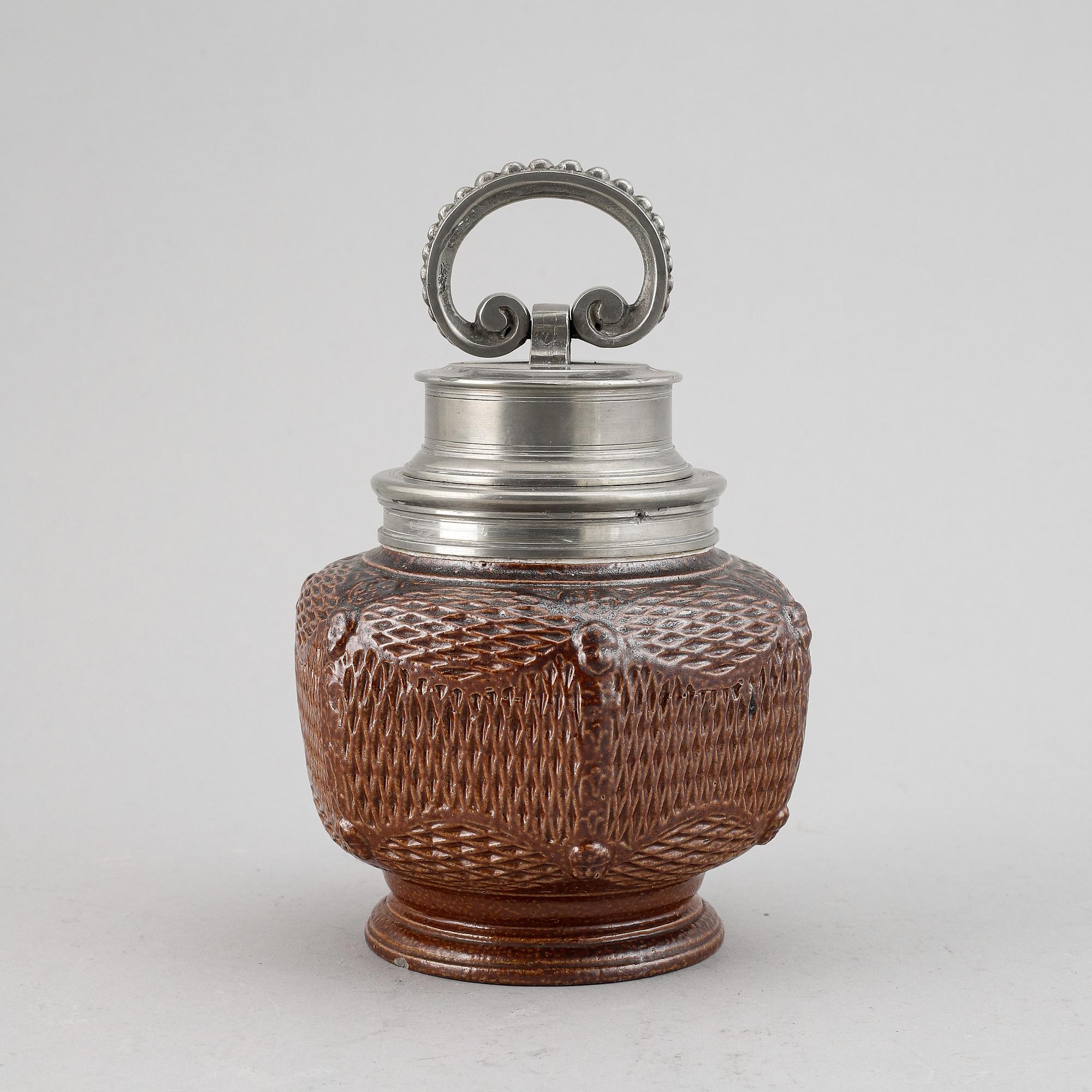 A stoneware Höganäs tobacco box, ca 1900.