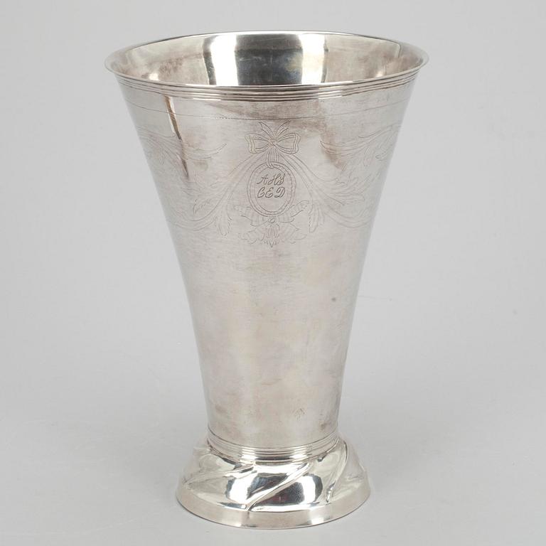 POKAL, silver, Lars Löfgren, Hudiksvall 1803. Vikt 291 g.