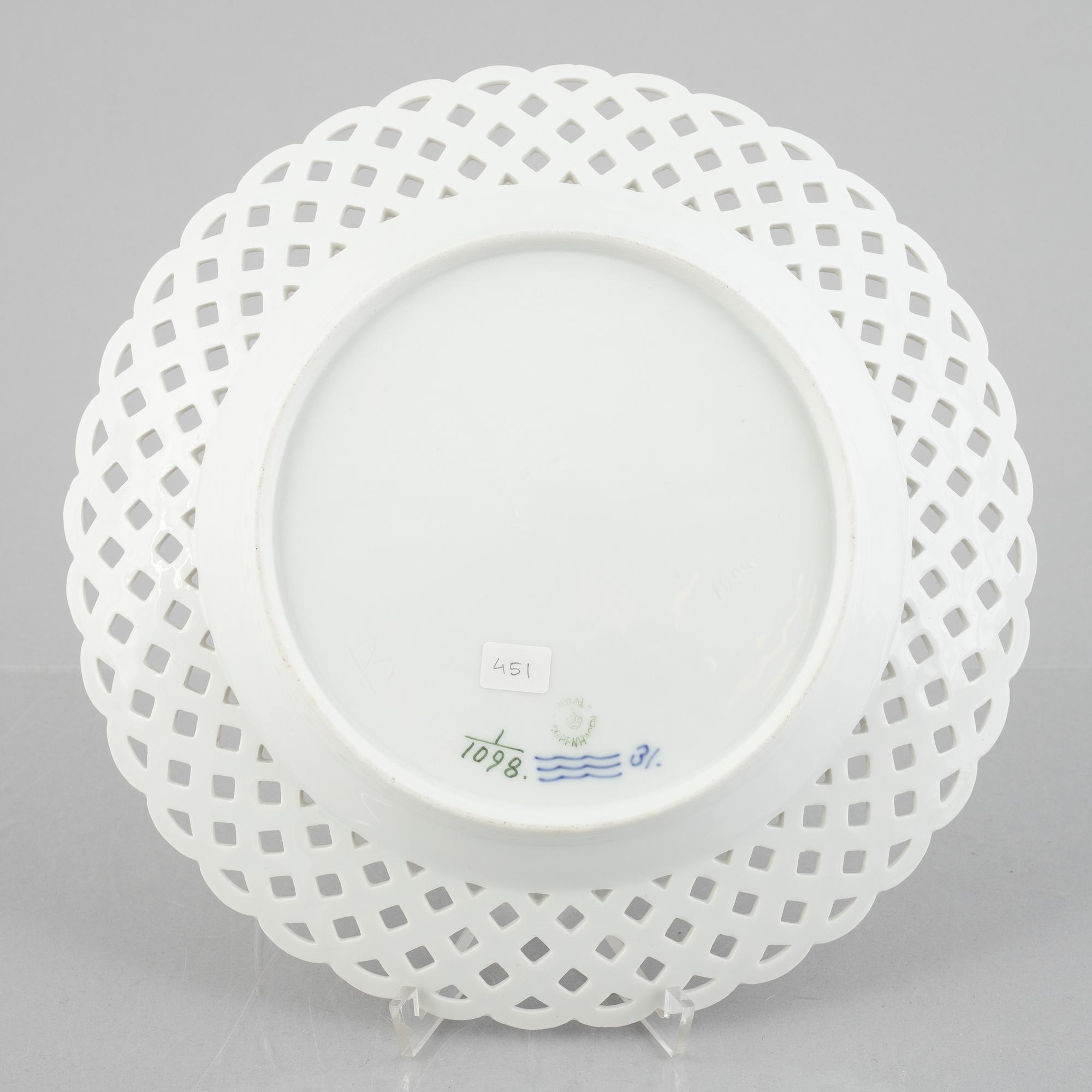 A 'Blue Fluted Full Lace' porcelain fruit basket with stand, Royal Copenhagen, model 1052 and 1098, 1898-1923.