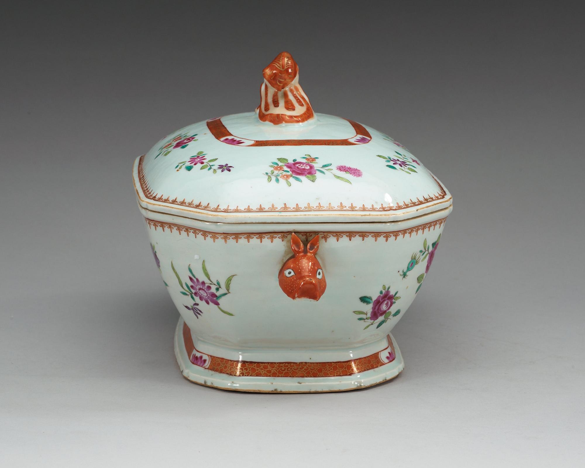 TERRIN med LOCK, porslin. Qing dynastin, Qianlong (1736-95).