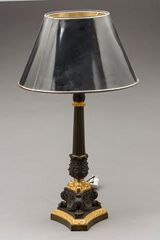 BORDSLAMPA, empire, förgylld och patinerad brons.