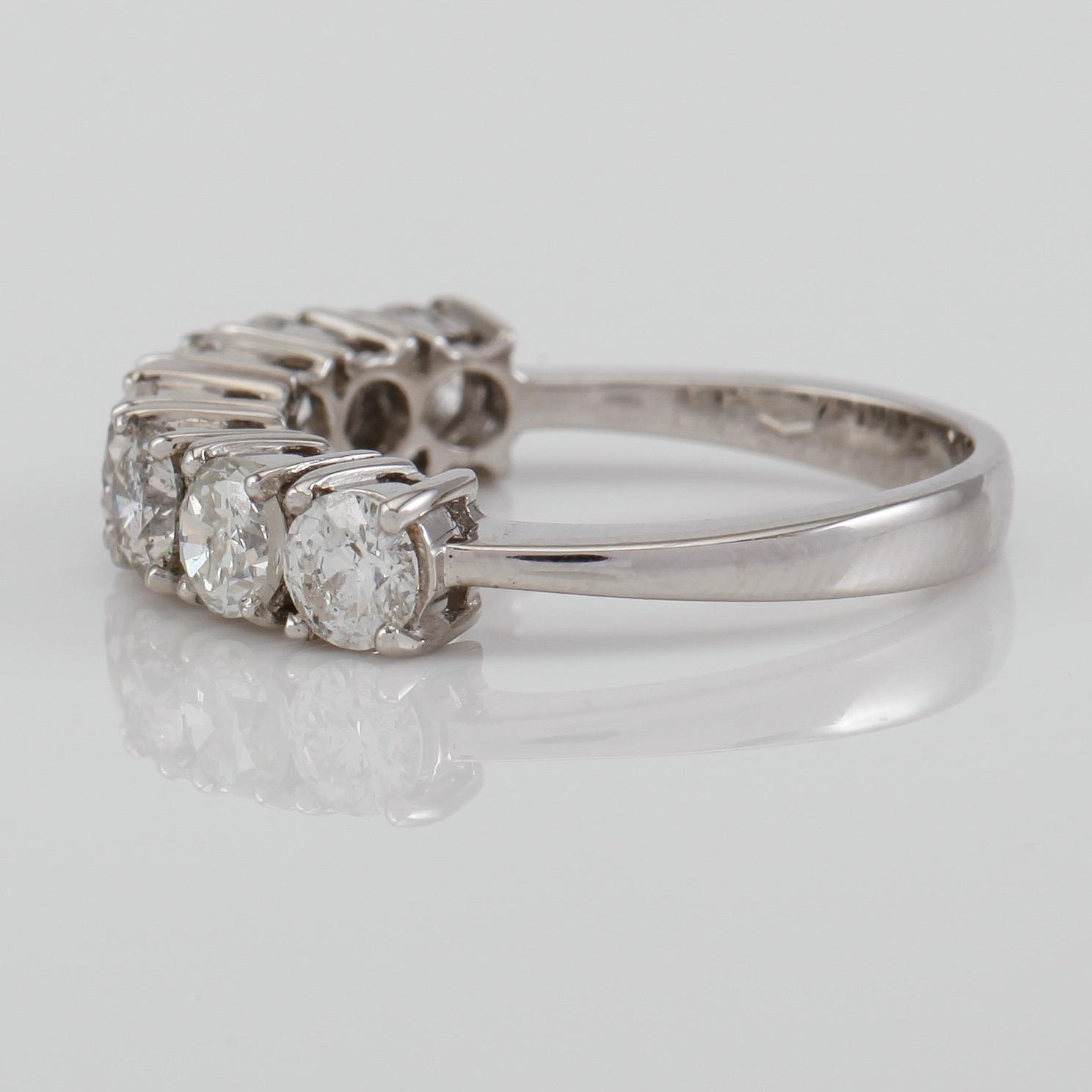 RING, 18K vitguld och diamanter tot ca 2.20 ct.