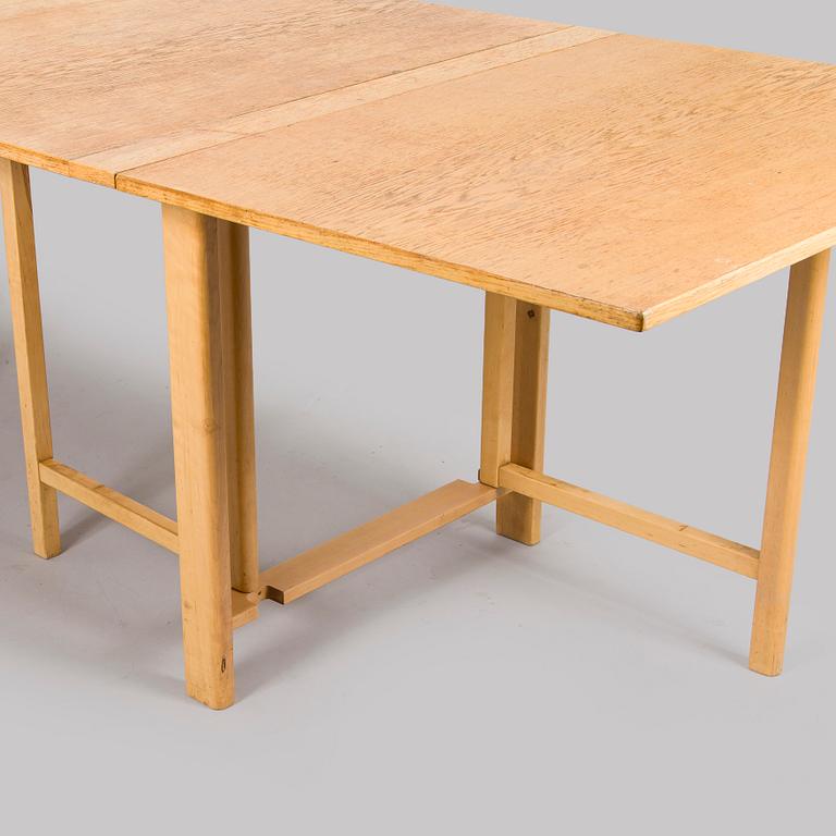Bruno Mathsson, A 1940s / 1950s oak and birch "Maria flap" folding table for Mathsson International Värnamo.