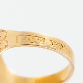 Thimble, finger guard and two rings, 18K gold, with fitted case.