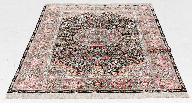 Carpet, Oriental silk, approx. 184 x 125 cm.