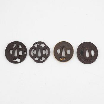 Tsuba, fyra stycken i kiri-box, järn och brons, 1700- och 1800-tal.
