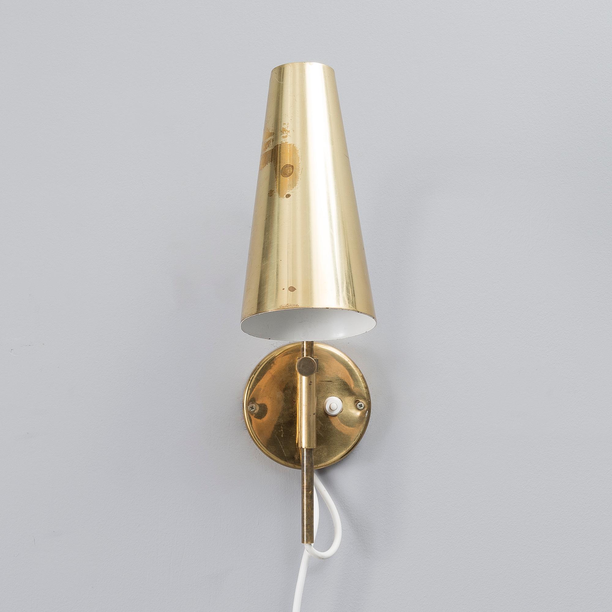 PAAVO TYNELL, A WALL LIGHT. Manufacturer's stamp Taito. 1950s.