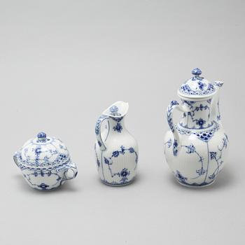 64 pieces of porcelain tableware from Royal Copenhagen, model "Musselmalet", 20th century.