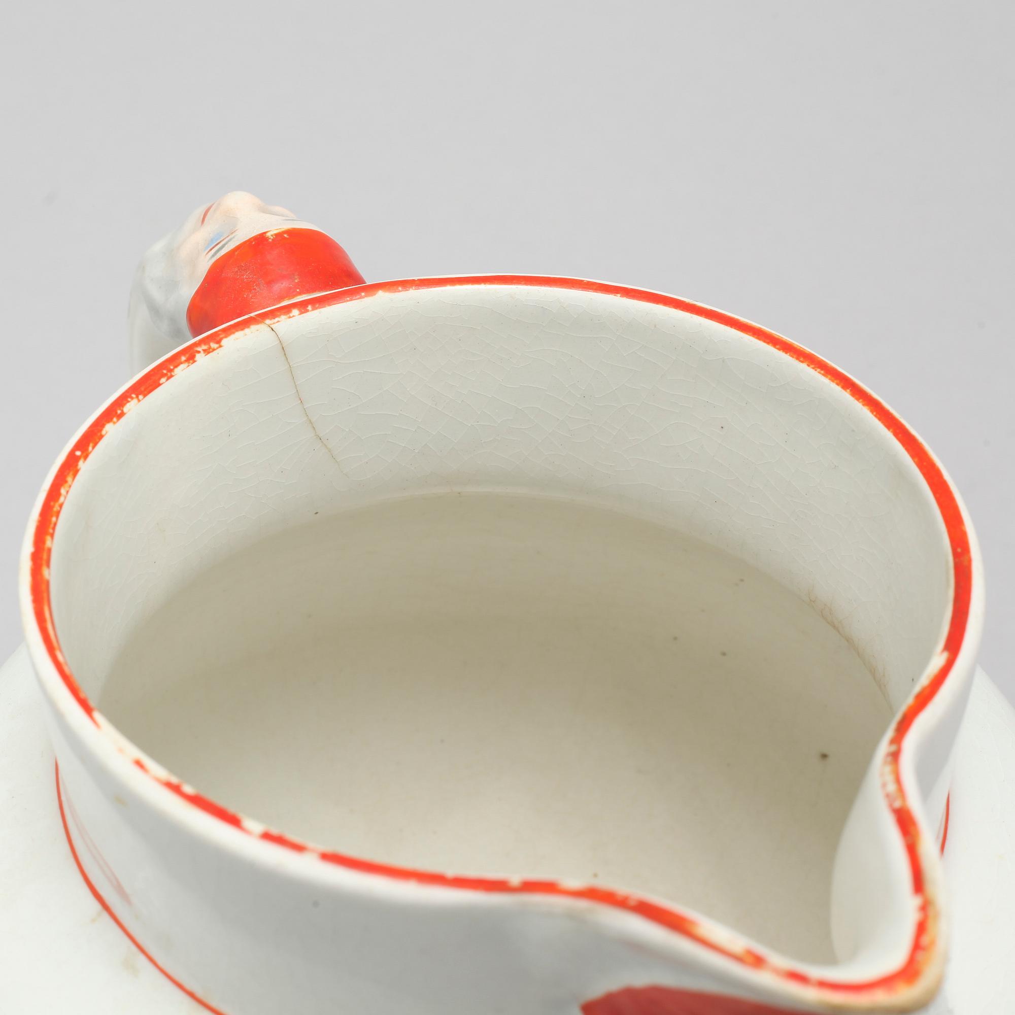 An eartheware porrige tureen and a jug from Göteborg, around the year 1900.
