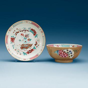 1529. A famille rose bowl with stand, Qing dynasty, Yongzheng (1736-95).