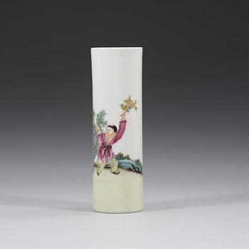 A Chinese vase, 20th Century.