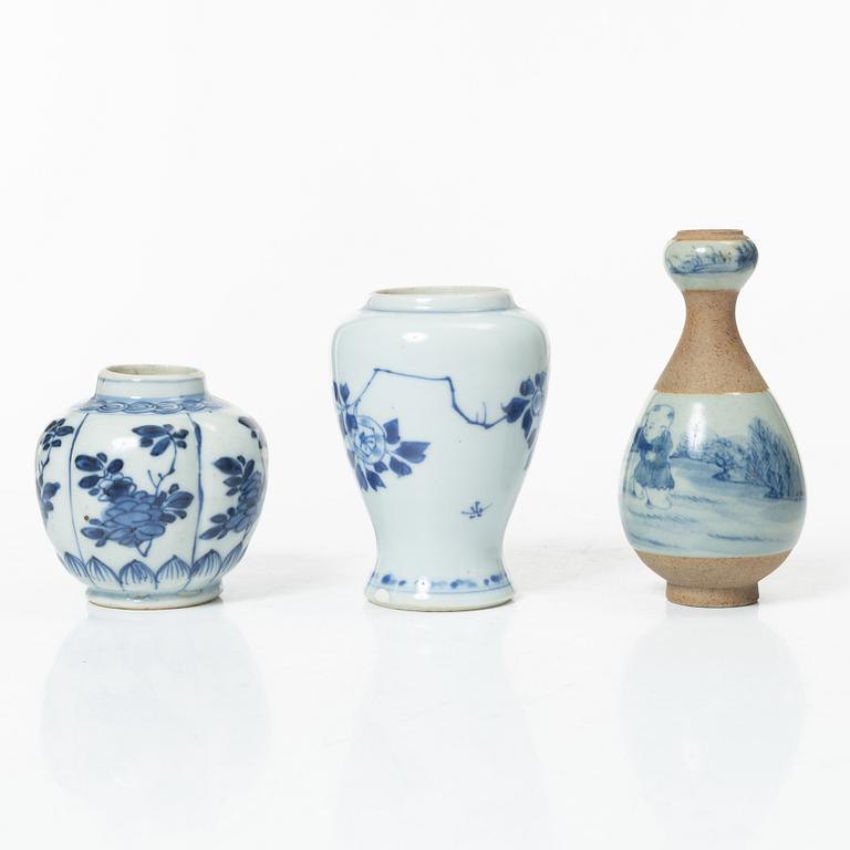 Miniatyrer, fem stycken, porslin. Qingdynastin, 1700-tal.